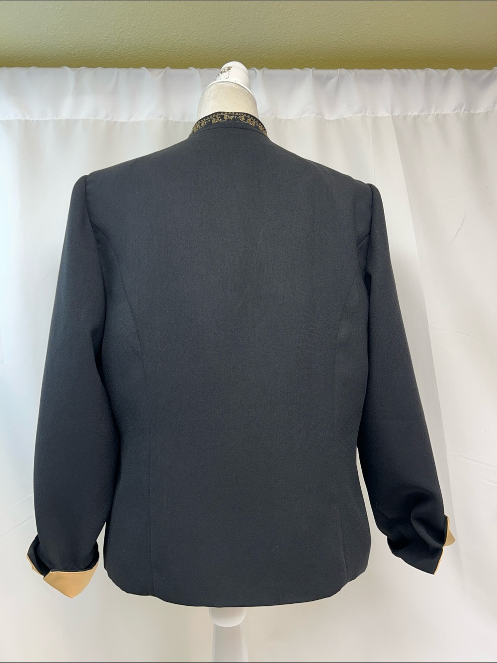Coldwater Creek Black Jacket with Gold Beaded Embroidery & Matching Top Size 16 - Picture 4 of 12